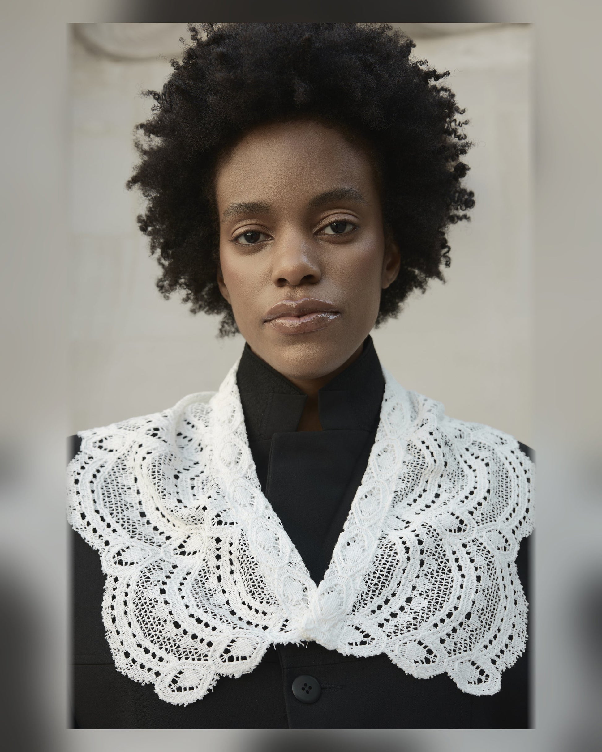 B U N I A Collar M02 – kołnierz na modelce