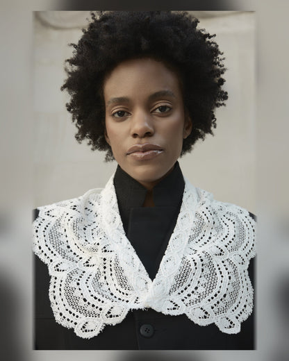 B U N I A Collar M02 – kołnierz na modelce